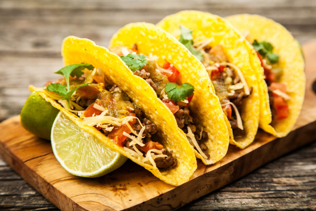 タコスやサルサソースなどメキシカン料理