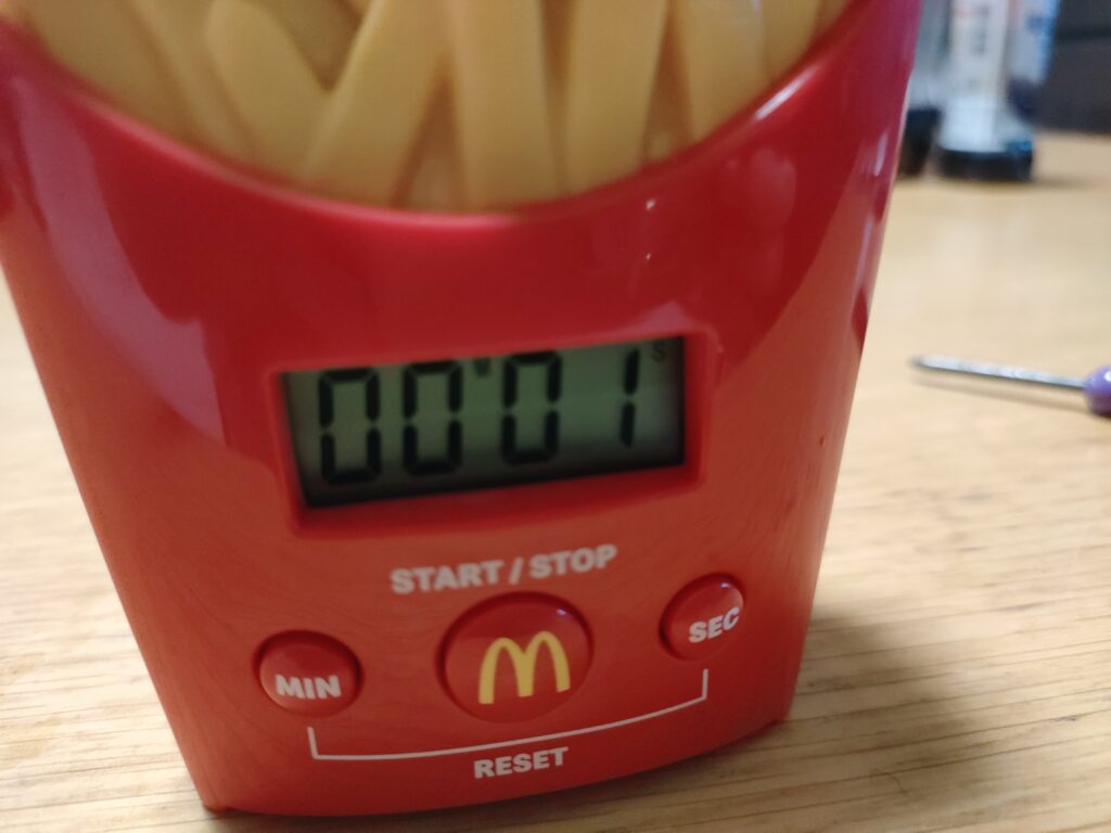 ポテトタイマーの時間設定部分を確認している写真