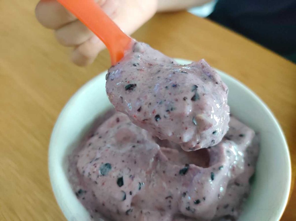 GREEN SPOON「アサイーバナナブルーベリーいちごオートミール」のスムージーを実食