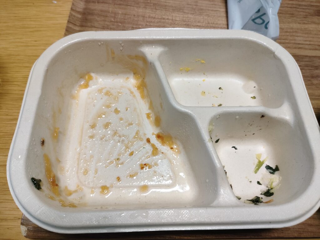 GREEN SPOONデリ弁当を食べ終わった容器