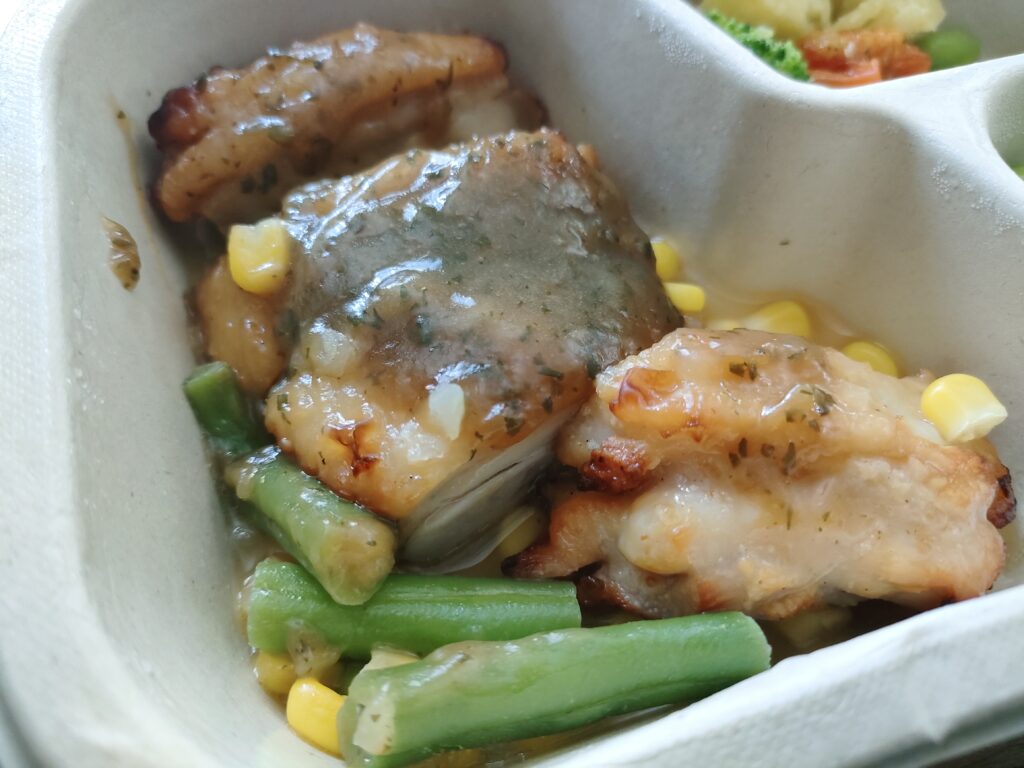 香味野菜のこんがりチキンステーキ