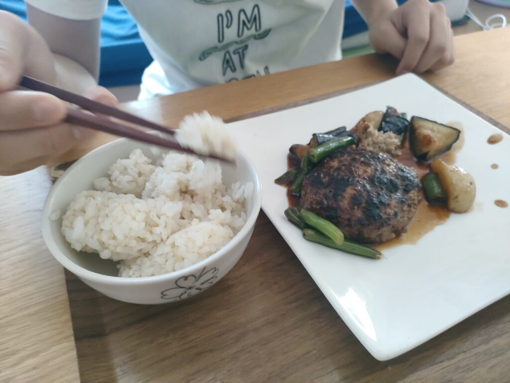 中学生が実食したGREEN SPOONハンバーグ