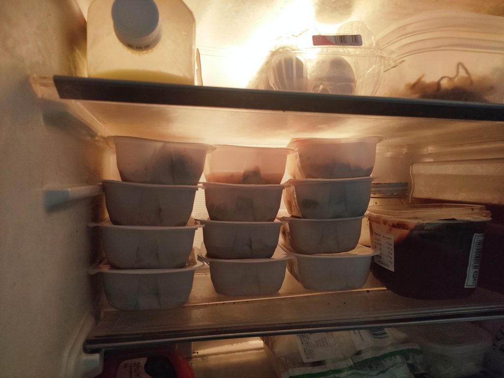 ツクリオ4人前×3食分のお惣菜を冷蔵庫に収納した様子